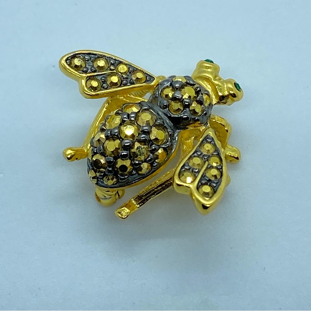 Vintage Unusual JR Black/Grey Enamel Gold Tone Textured Faux Emerald Eyed B… - Picture 4 of 7